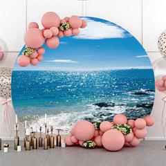 Mer Bleue Ronde Et Ciel Avec Toile De Fond De Vacances De Roches