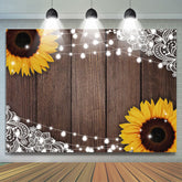 Tournesols et toile de fond d'anniversaire lumineux en bois brun