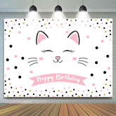 Chat rose doux avec des points joyeux anniversaire toile de fond