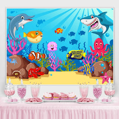 Sous la toile de fond de poisson de requin de l'eau pour la douche de b¨¦b¨¦ d'anniversaire