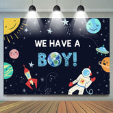 Nous avons une toile de fond d'astronaute de fusée spatiale de bande dessinée de garçon