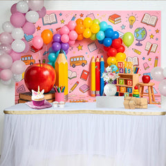 Lofaris. Toile de fond rentrée scolaire rose, ballons et fournitures, décor ludique pour enfants pour studio photo ou fête d'école