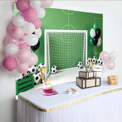 Lofaris Toile de fond anniversaire football terrain vert avec buts et ballons, décor de fête sportive avec trophées et ballons
