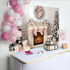 Lofaris Toile de fond de Noël rose élégante avec cheminée et sapins enneigés, magnifique arrière-plan pour studio photo et fête d'hiver