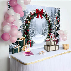 Lofaris Toile de fond de Noël forêt enneigée avec arche festive et cadeaux, magnifique arrière-plan hivernal pour fête et photographie