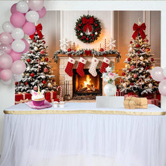 Lofaris Toile de fond de Noël cheminée enneigée sapins décorés rouge et blanc, décor festif pour studio photo et ambiance chaleureuse