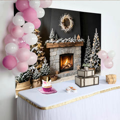 Lofaris Toile de fond de Noël enneigée avec cheminée et arbres lumineux, décor hivernal chaleureux pour studio photo et fête de famille
