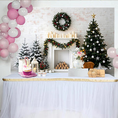 Lofaris Toile de fond de Noël avec cheminée décorée, sapins enneigés et guirlande lumineuse, magnifique arrière-plan festif pour studio photo