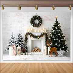 Lofaris Toile de fond de Noël avec cheminée décorée, sapins enneigés et guirlande lumineuse, magnifique arrière-plan festif pour studio photo