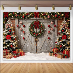 Lofaris Toile de fond de Noël enneigée avec sapins et porte en bois, décor festif d'hiver avec couronne et cadeaux