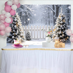 Lofaris Toile de fond de Noël enneigée, sapins décorés et clôture blanche, magnifique arrière-plan hivernal pour photographie de fête