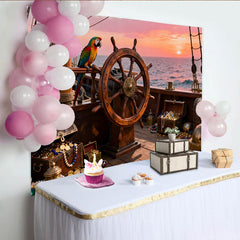 Lofaris. Toile de fond pirate avec trésor, perroquet et roue de navire, pour fête d'aventure, coucher de soleil sur l'océan