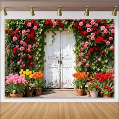 Lofaris Toile de fond de jardin printanier avec porte rustique, roses rouges et roses, tulipes colorées pour célébration