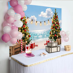 Lofaris Toile de fond de Noël à la plage avec sapins décorés et cadeaux, magnifique arrière-plan pour célébration estivale et séance photo