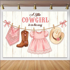 Lofaris Toile de fond rose petite cowgirl pour baby shower fille, décor rustique en bois avec vêtements de bébé pour séance photo