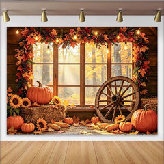 Découvrez Toile de fond automnale avec citrouilles devant la fenêtre, magnifique décor rustique de récolte pour studio photo