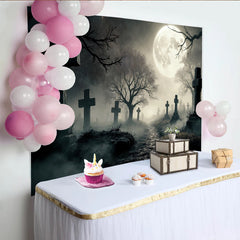 Lofaris Toile de fond d'Halloween cimetière pleine lune et brouillard, mystérieux arrière-plan de nuit avec arbres nus et croix