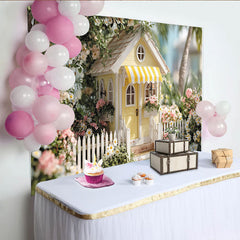 Lofaris Toile de fond de fête cottage jaune et jardin fleuri, avec clôture blanche, pour célébrations printanières