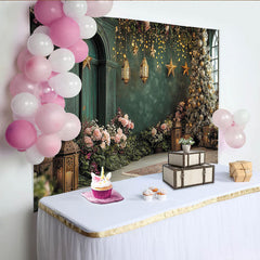 Lofaris Toile de fond élégante festive avec fleurs roses, lanternes dorées et étoiles, lumières pour Noël et ambiance hivernale