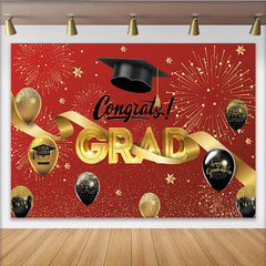 Lofaris Toile de fond de remise des diplômes rouge et or avec ballons et chapeau, élégant arrière-plan de fête pour célébration et studio photo