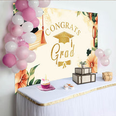Lofaris Toile de fond florale dorée pour remise des diplômes avec chapeau et diplôme, élégant arrière-plan de célébration