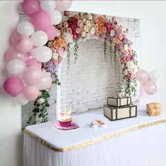 Lofaris Toile de fond de photographie arche florale élégante avec roses pastel et mur de briques blanches, décor pour mariage ou séance photo