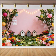 Lofaris Fond de Printemps Jardin Floral Vibrant avec Nichoirs et Lanternes Colorées, pour Photos de Bébé