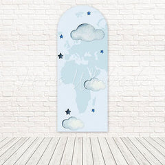 Toile de fond pour arche ton ciel doux nuages rêveurs étoiles bleues pour thème nuit