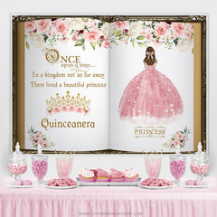 Toile de fond d'anniversaire princesse rose et couronne florale