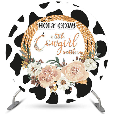 Une petite vache est sur le chemin Baby Showr Circle Backdrop