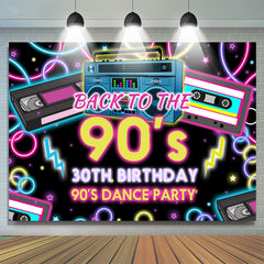 Retour à la toile de fond de la soirée dansante des années 90 pour le 30e anniversaire des années 90
