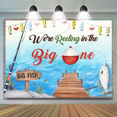 Gros poisson dans l'eau thème joyeux 1er anniversaire toile de fond
