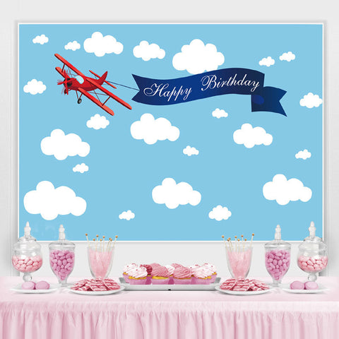 Ciel bleu et nuage rouge avion joyeux anniversaire toile de fond