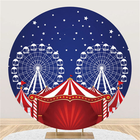 Ciel bleu et cirque rouge rond toile de fond joyeux anniversaire