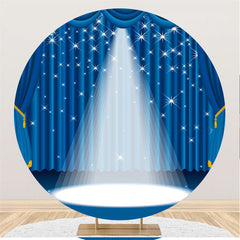 Rideau bleu clair brillant, toile de fond ronde pour fête d'anniversaire
