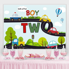 Voiture de dessin animé dans la toile de fond du 2e anniversaire de l'autoroute pour garçon