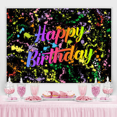 Graffiti coloré basé sur une toile de fond noire Happy Birthday