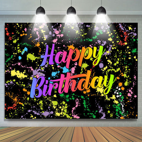 Graffiti coloré basé sur une toile de fond noire Happy Birthday