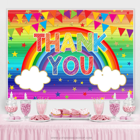 Arc-en-ciel coloré et drapeaux merci anniversaire toile de fond
