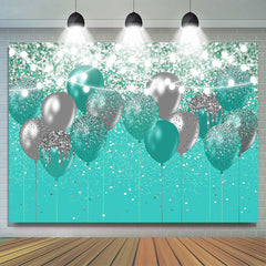 Toile de fond d'anniversaire de ballons à paillettes cyan et argent