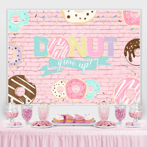 Donut grandir avec une toile de fond de douche de bébé en brique rose