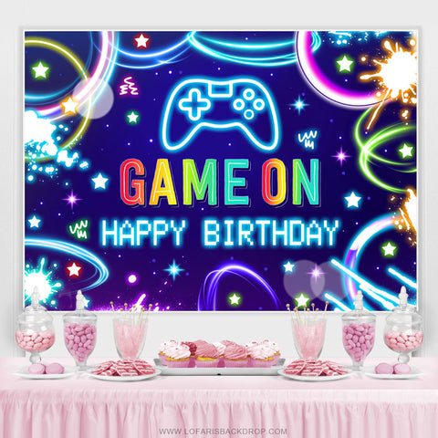 Jeu sur l'éclairage de fond coloré joyeux anniversaire