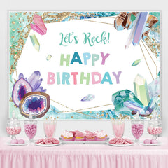 Toile de fond d'anniversaire en cristal vert et scintillant au-dessus de la mer