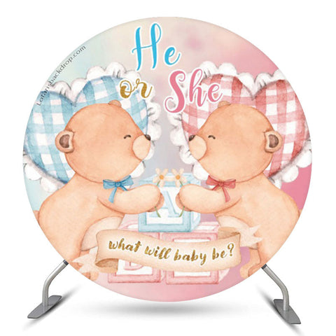 Il ou elle porte une couverture de toile de fond ronde pour baby shower