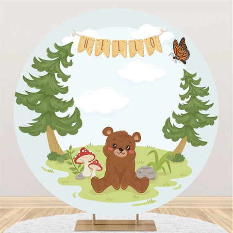 Bonjour ours brun rond arbres verts toile de fond de fête de naissance