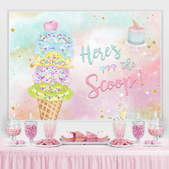 Voici la toile de fond d'anniversaire de gâteau de boules de crème glacée Scoop