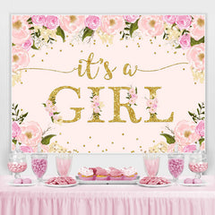 C'est une toile de fond de douche de bébé rose doux et floral de fille