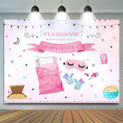 C'est une toile de fond rose de joyeux anniversaire pour fille
