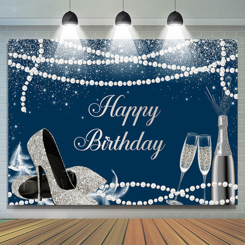 Toile de fond joyeux anniversaire talons hauts argent bleu marine