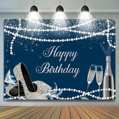 Toile de fond joyeux anniversaire talons hauts argent bleu marine